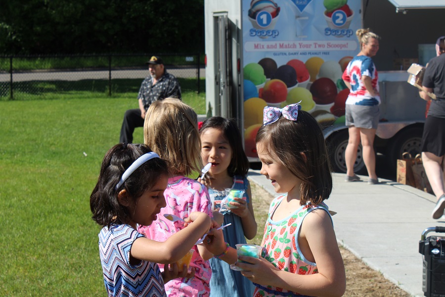 Students enjoy ice cream together